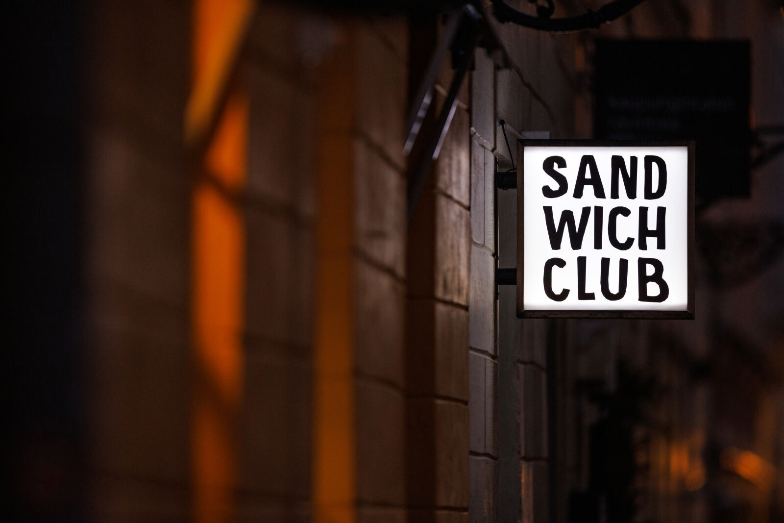 Canon RF 400mm F2.8L IS USM sample photo. Sandwich club sign photography