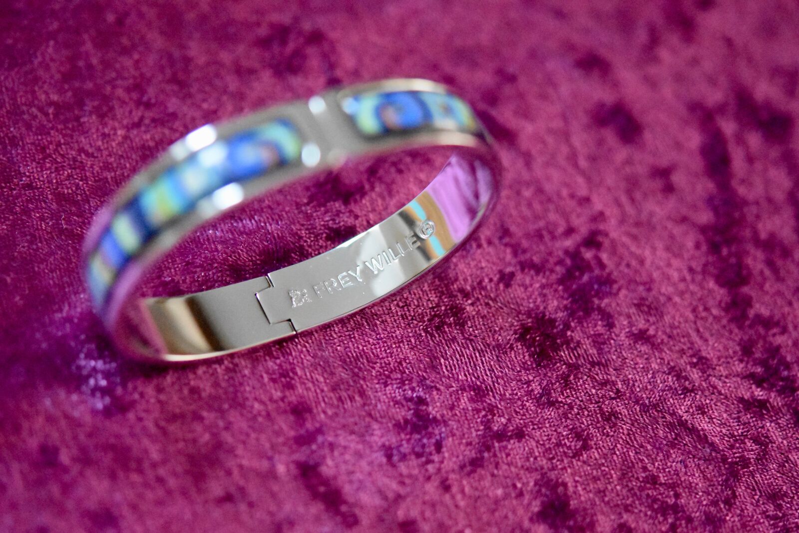 Nikon D5600 sample photo. Jewelry engraving, writing on photography