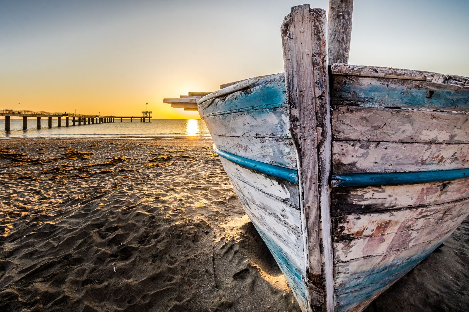 Nikon D7200 sample photo. Old wooden boat at photography