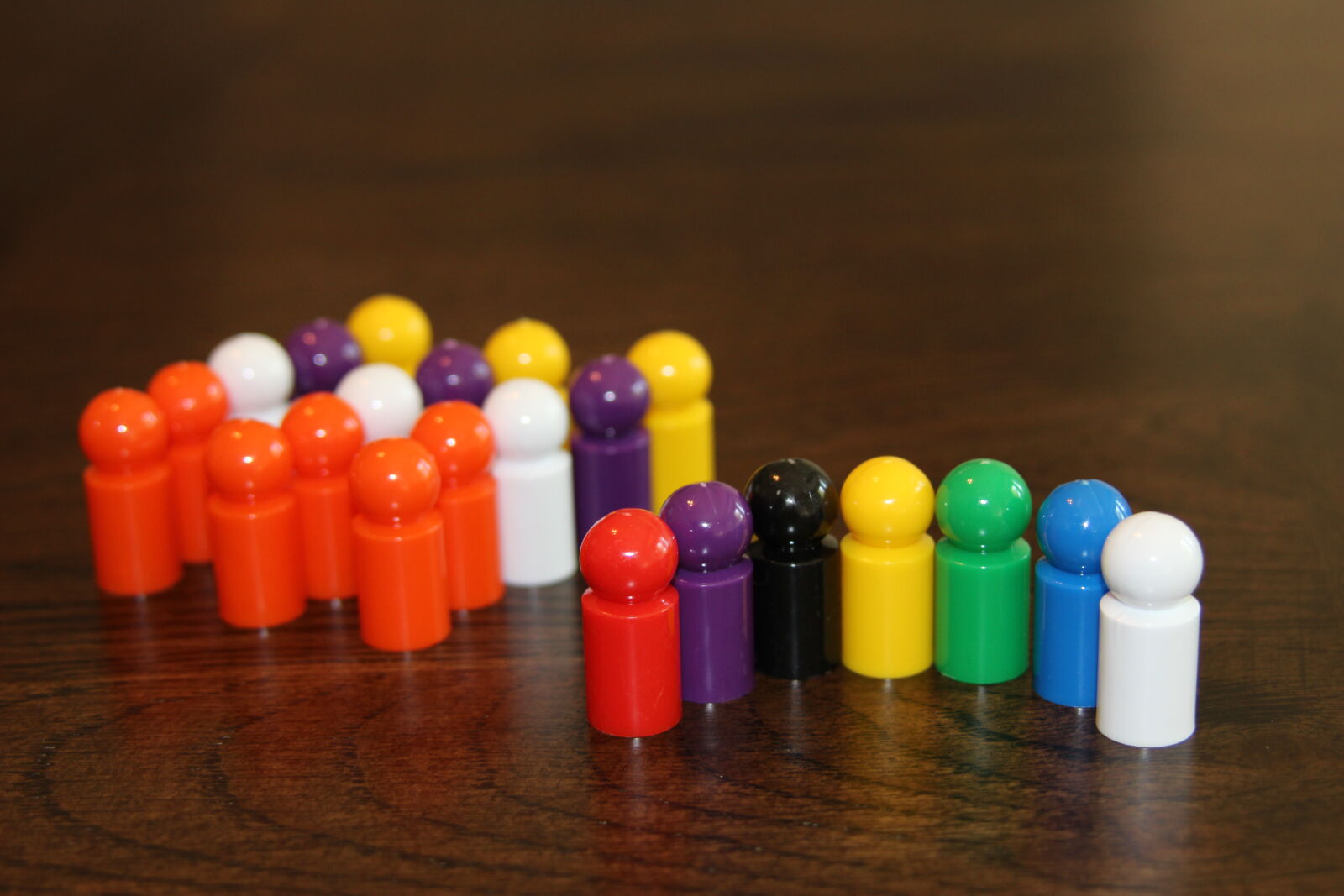 Canon EOS 600D (Rebel EOS T3i / EOS Kiss X5) sample photo. Colorful, game, pawn, plastic photography