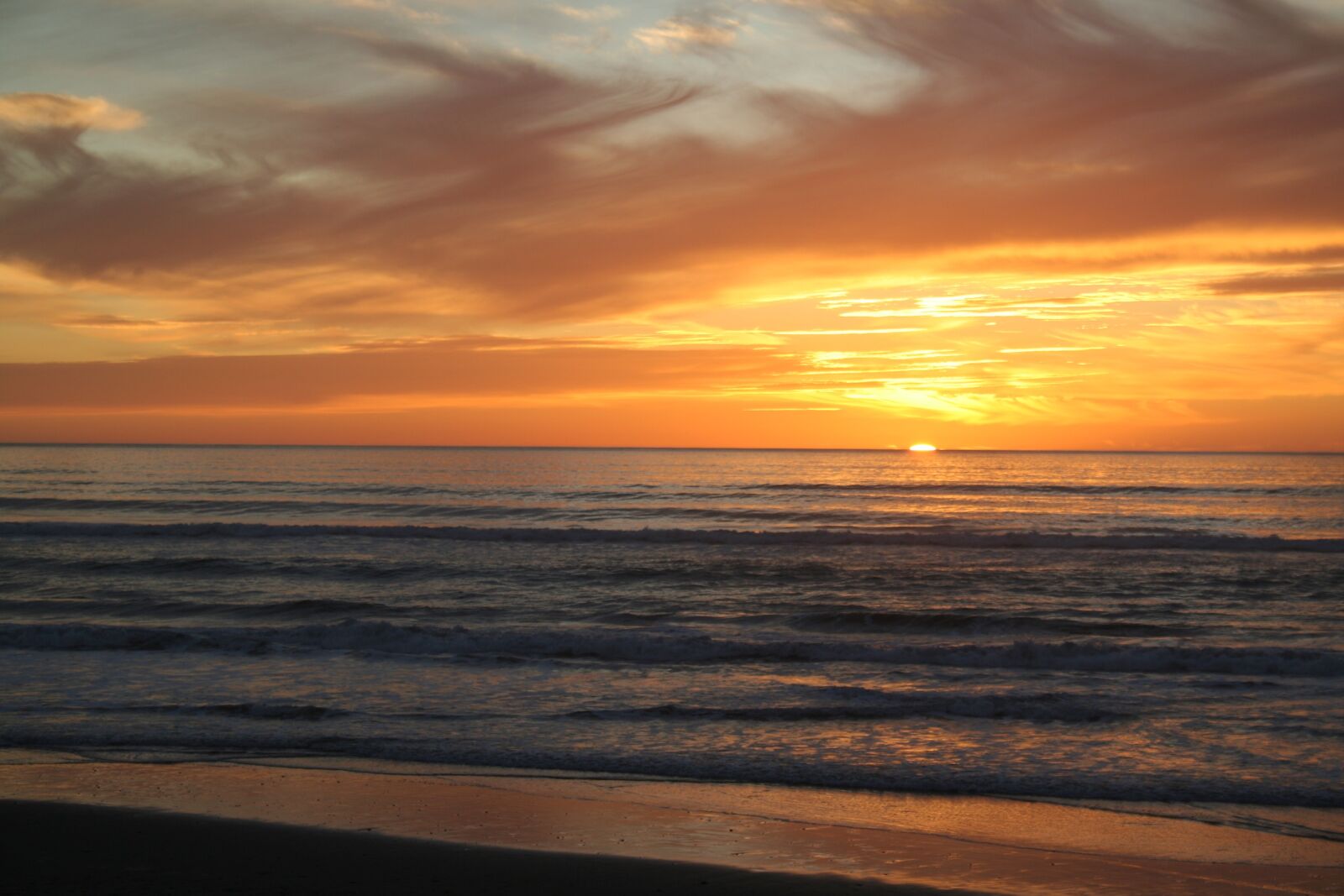 Canon EOS 350D (EOS Digital Rebel XT / EOS Kiss Digital N) sample photo. Sunset, sea, orange photography