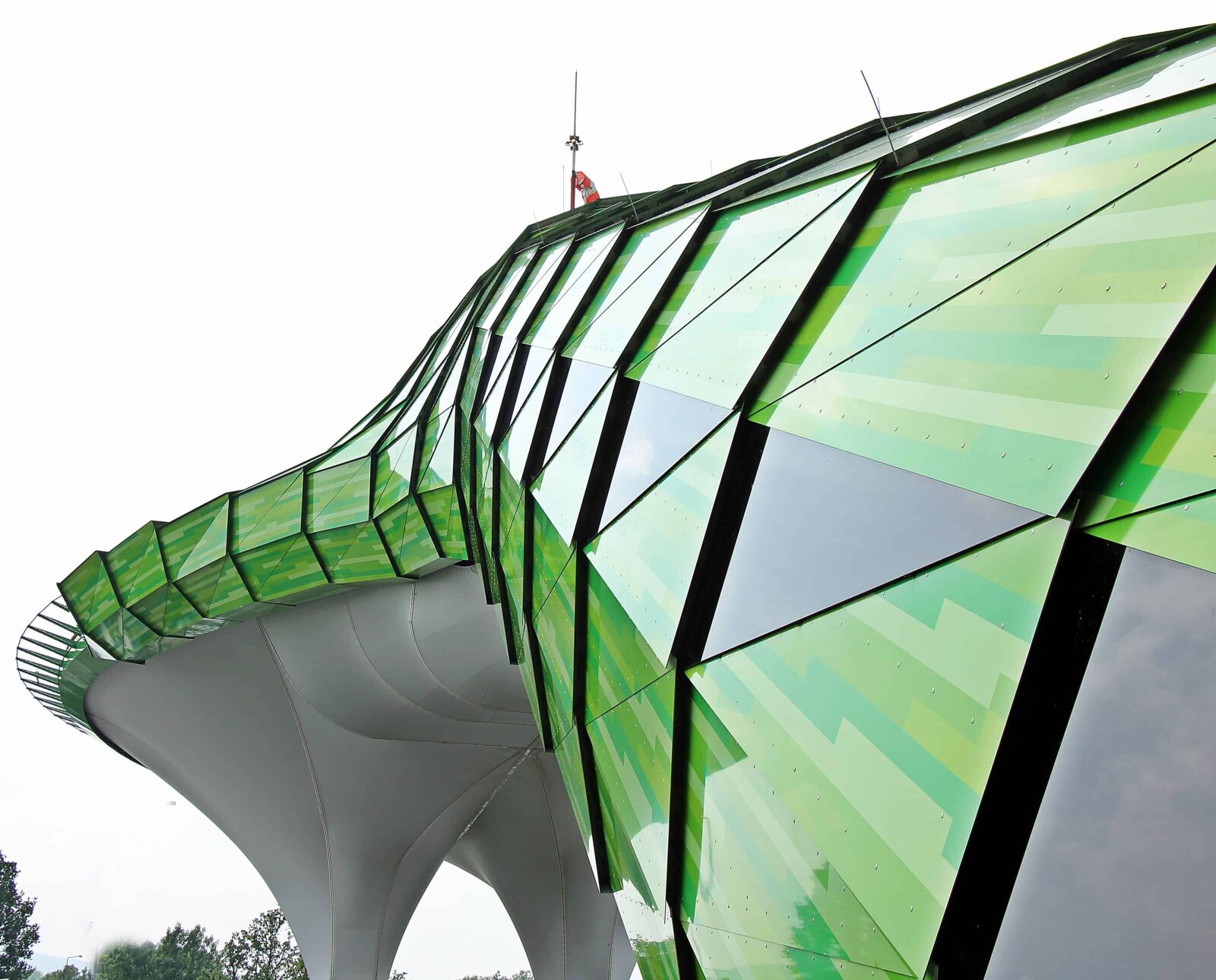 Canon EOS 550D (EOS Rebel T2i / EOS Kiss X4) sample photo. Green, architecture, exterior, facade photography