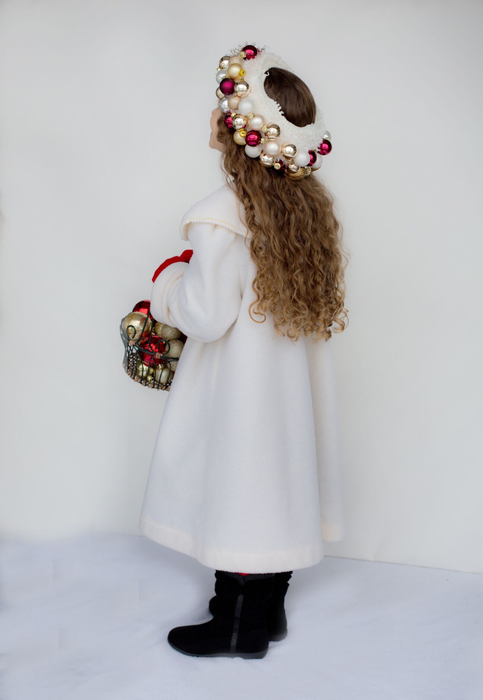 Canon EF 50mm F1.4 USM sample photo. Little girl, winter, christmas photography