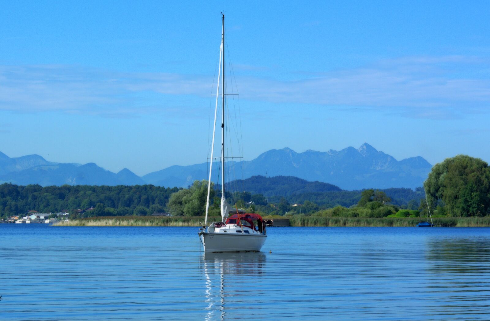 55.0-200.0mm f/4.0-f/5.6 sample photo. Nature, lake, chiemsee photography
