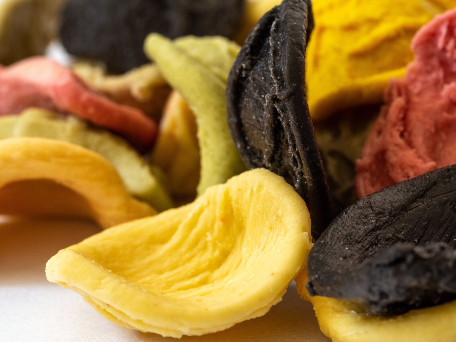 Olympus OM-D E-M10 III sample photo. Pasta, colors, black photography