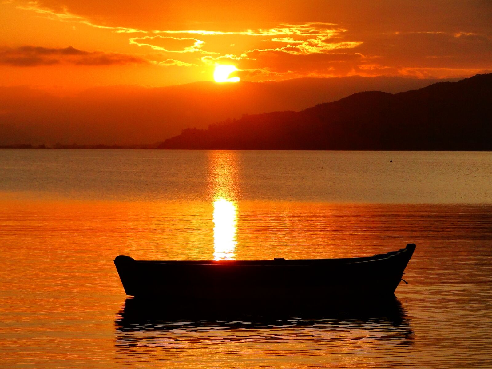 Sony Cyber-shot DSC-HX1 sample photo. Boat, canoe, fishing photography