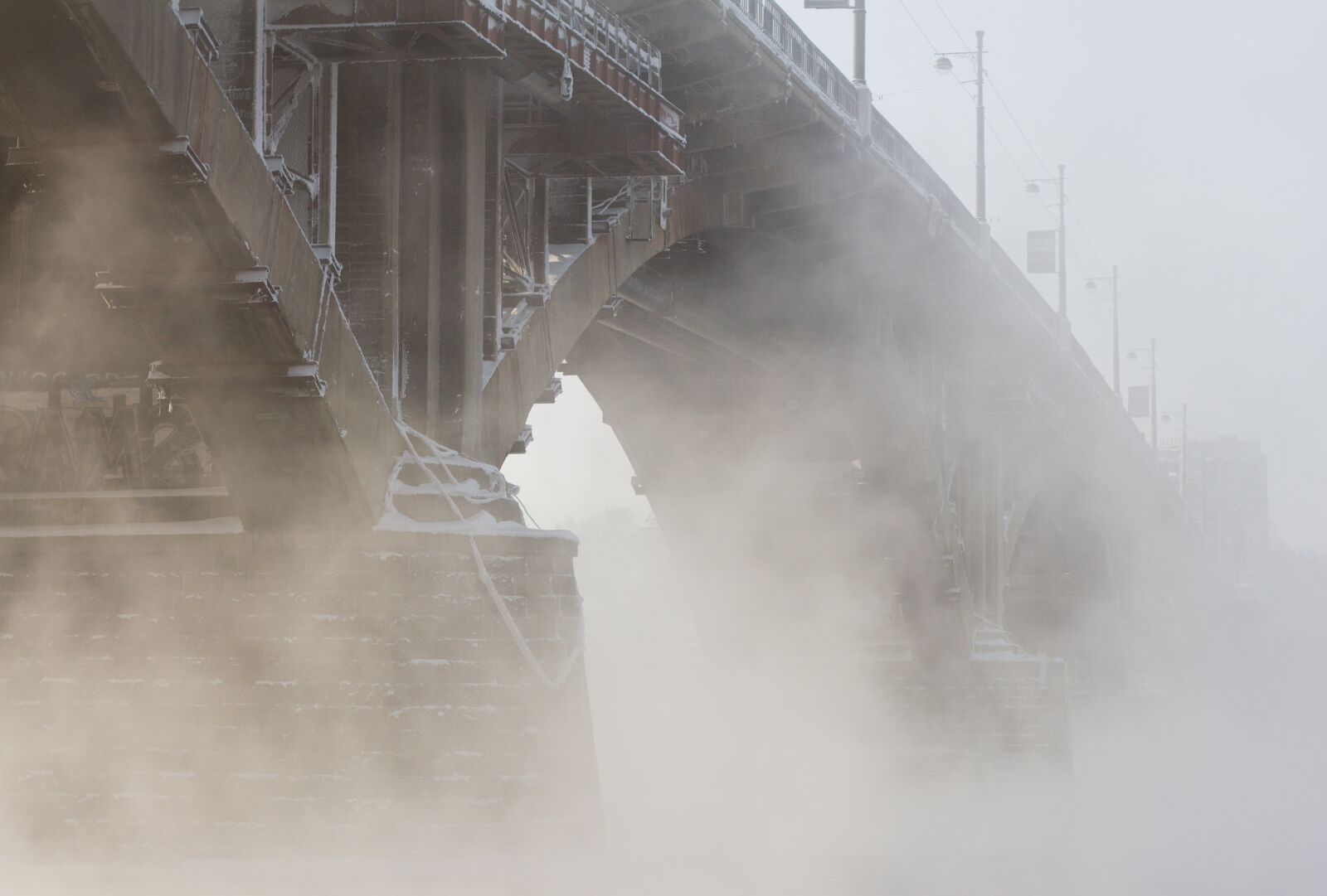 Canon EOS 7D + Canon EF 50mm F1.8 II sample photo. Fog, smoke, pairs photography