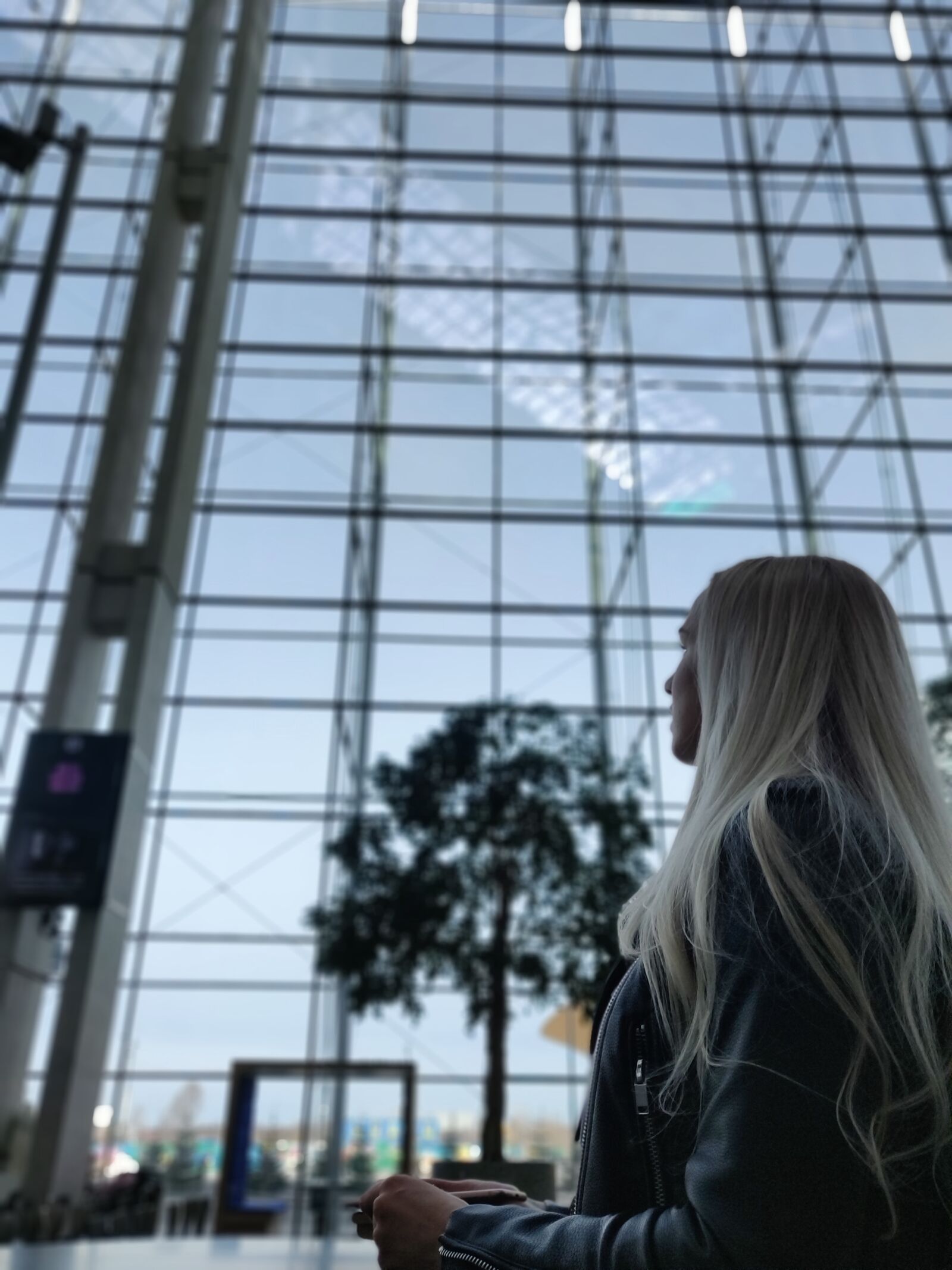 OnePlus 6T sample photo. Girl, dreamer, glass photography