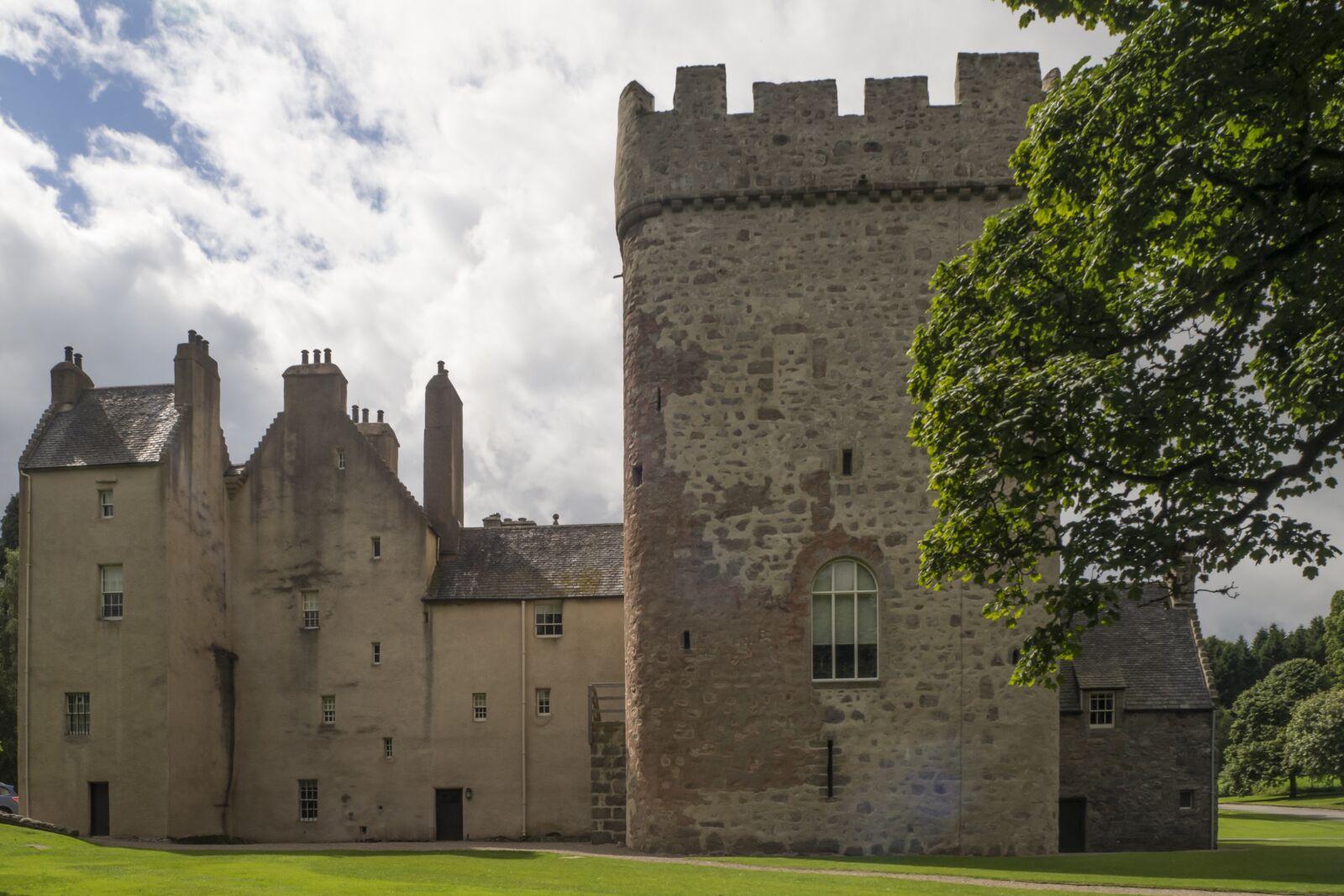 Olympus OM-D E-M10 sample photo. Drum castle, castle, aberdeenshire photography