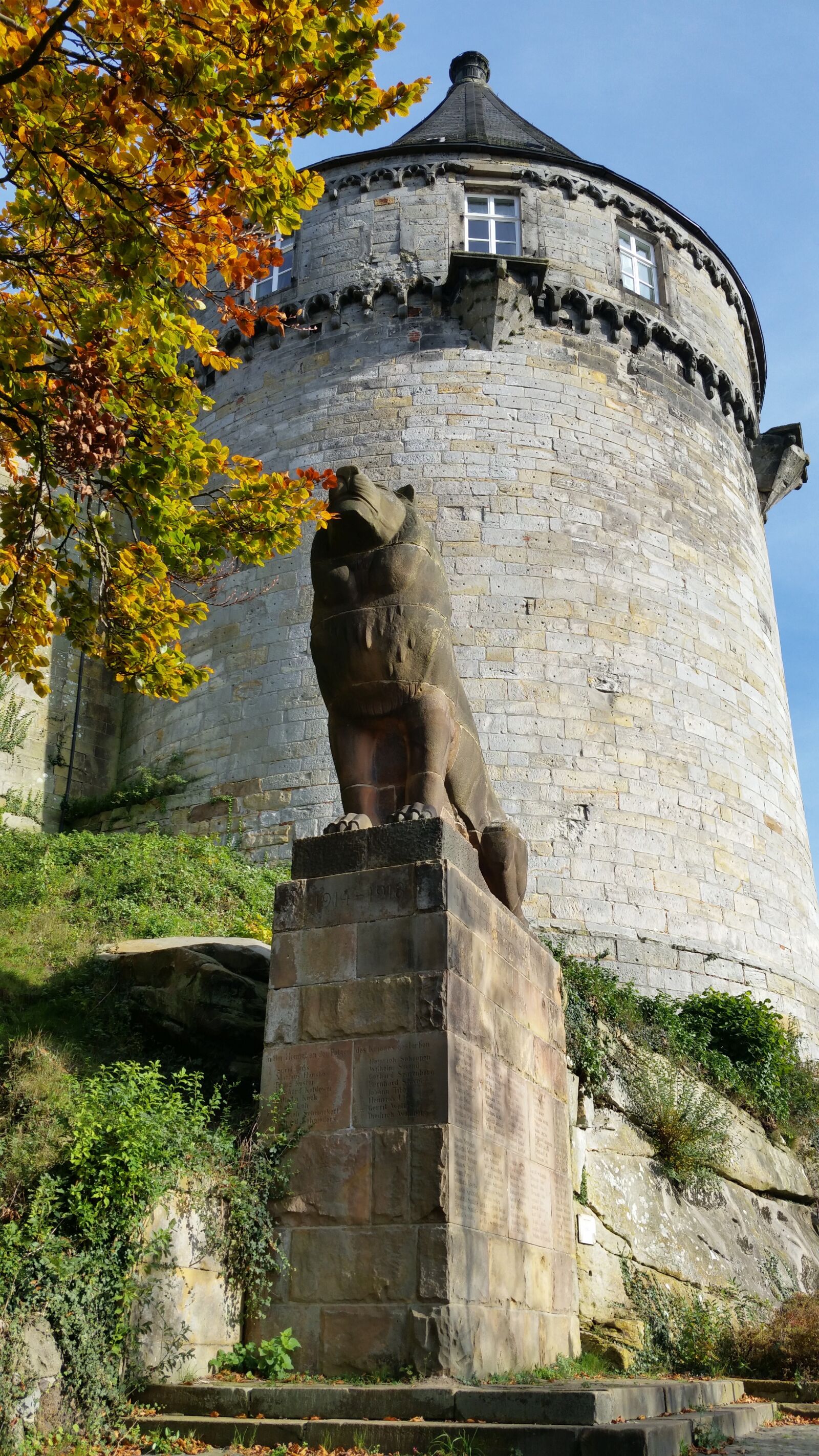 Samsung Galaxy S5 sample photo. Castle tower, statue, lion photography