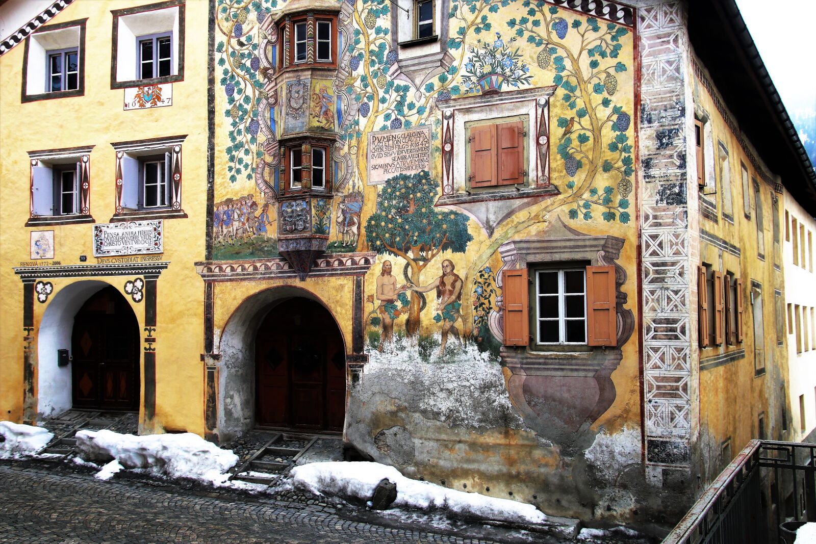 Canon EOS 80D sample photo. Architecture, frescoes, decorating photography