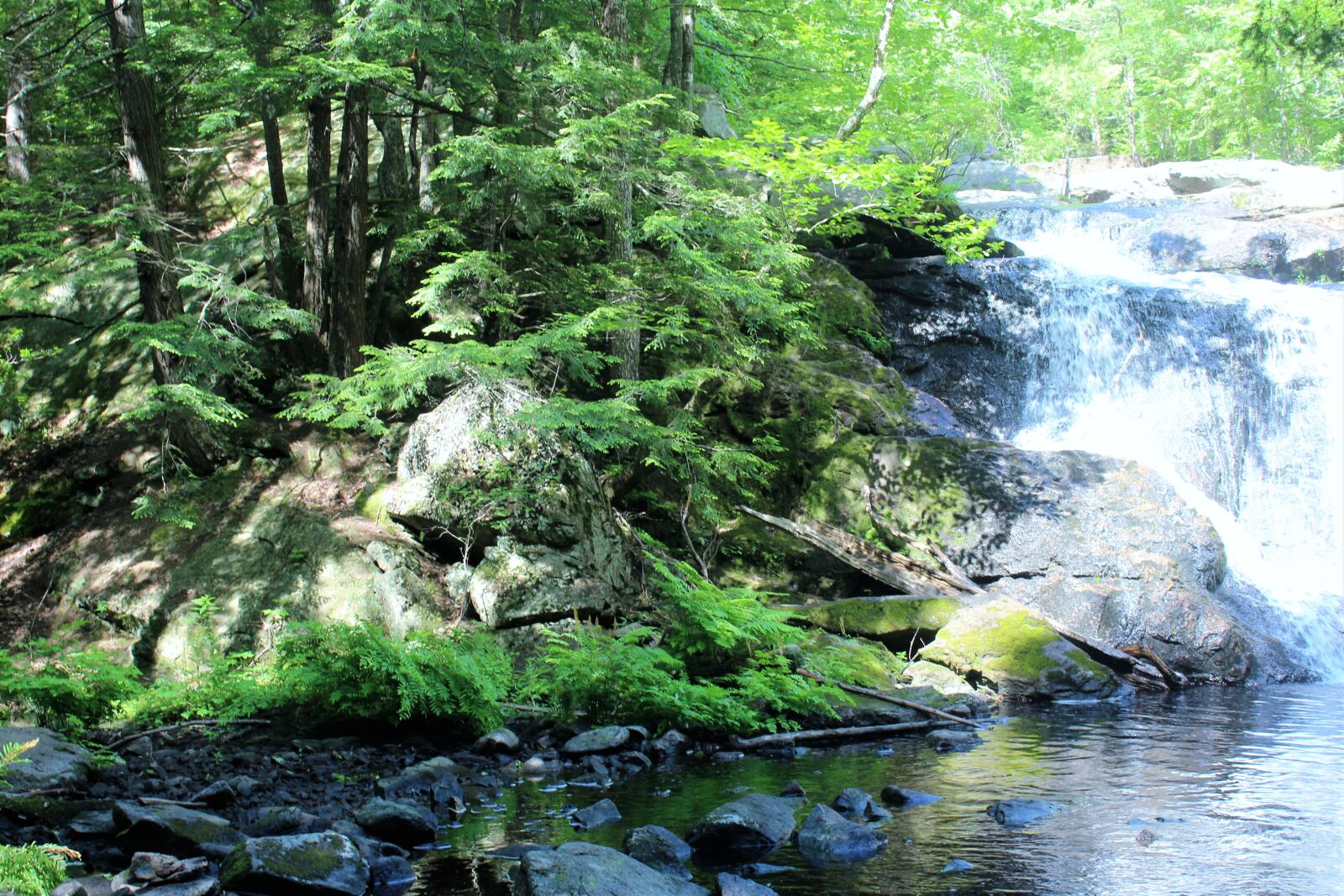 Canon EOS 1200D (EOS Rebel T5 / EOS Kiss X70 / EOS Hi) sample photo. Green, rocks, water, waterfall photography
