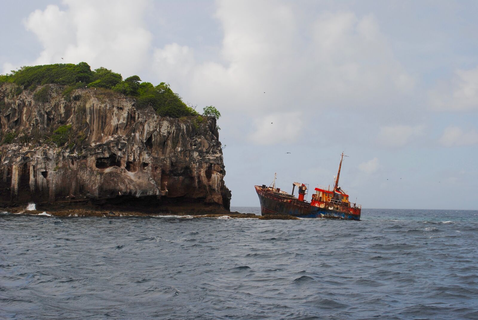 Nikon D3000 sample photo. Ship, shipwreck, wreck photography