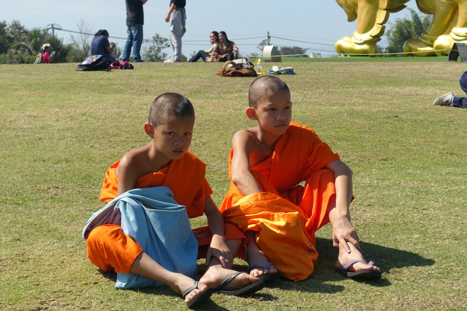 Sony Cyber-shot DSC-RX100 III sample photo. Thailand, monks, orange photography