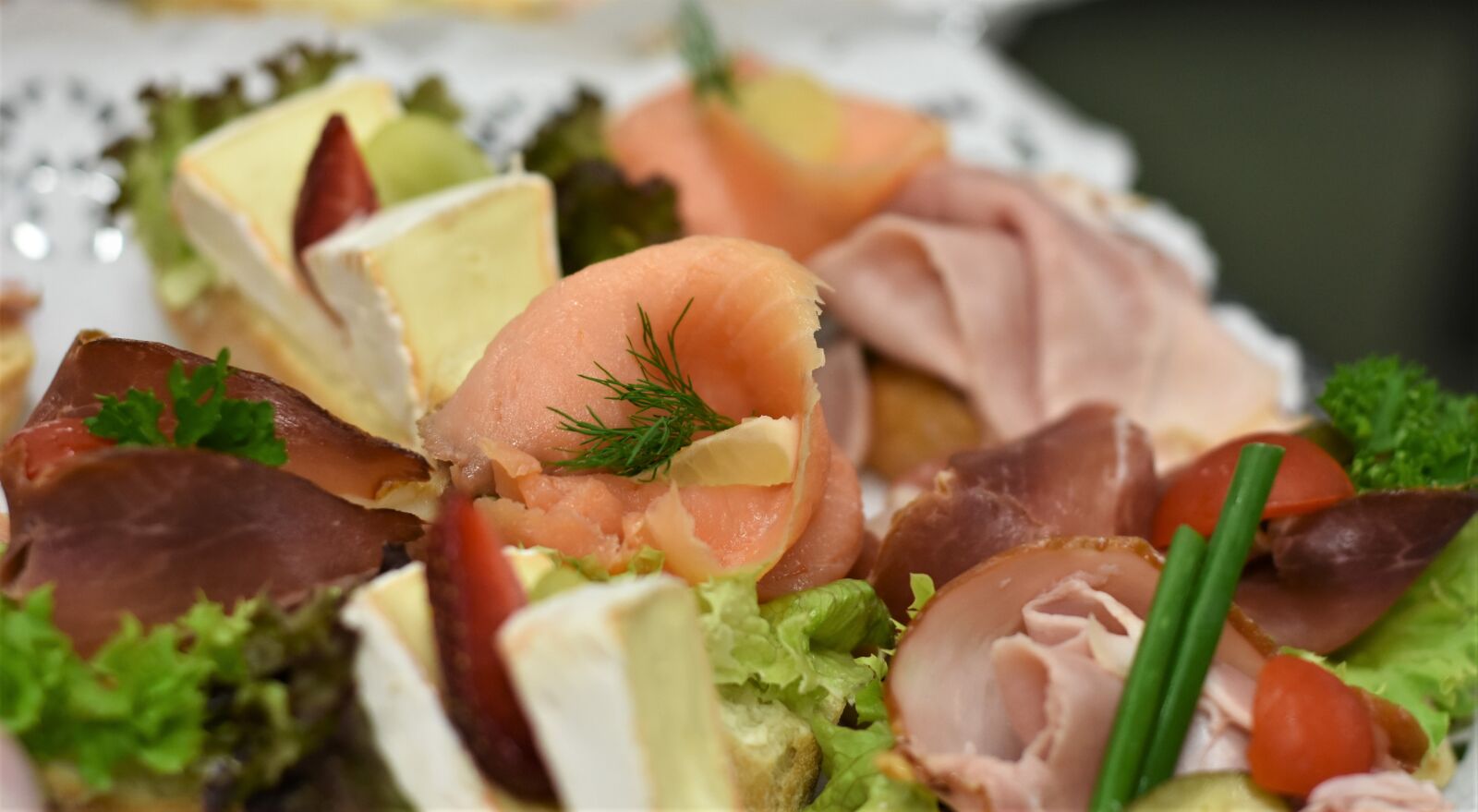Nikon D7200 sample photo. Roll, canapes, chunks photography
