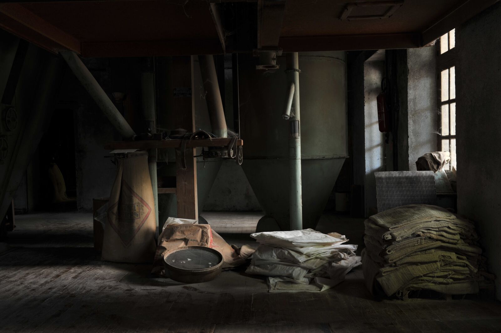 Nikon D700 sample photo. Abandoned, chutes, dusty photography