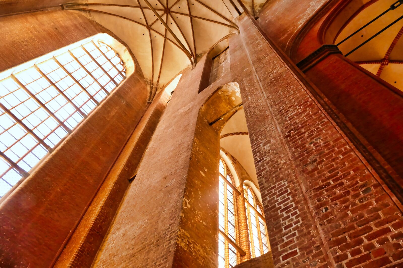 Panasonic Lumix DMC-FZ1000 sample photo. Gothic, brick, church photography