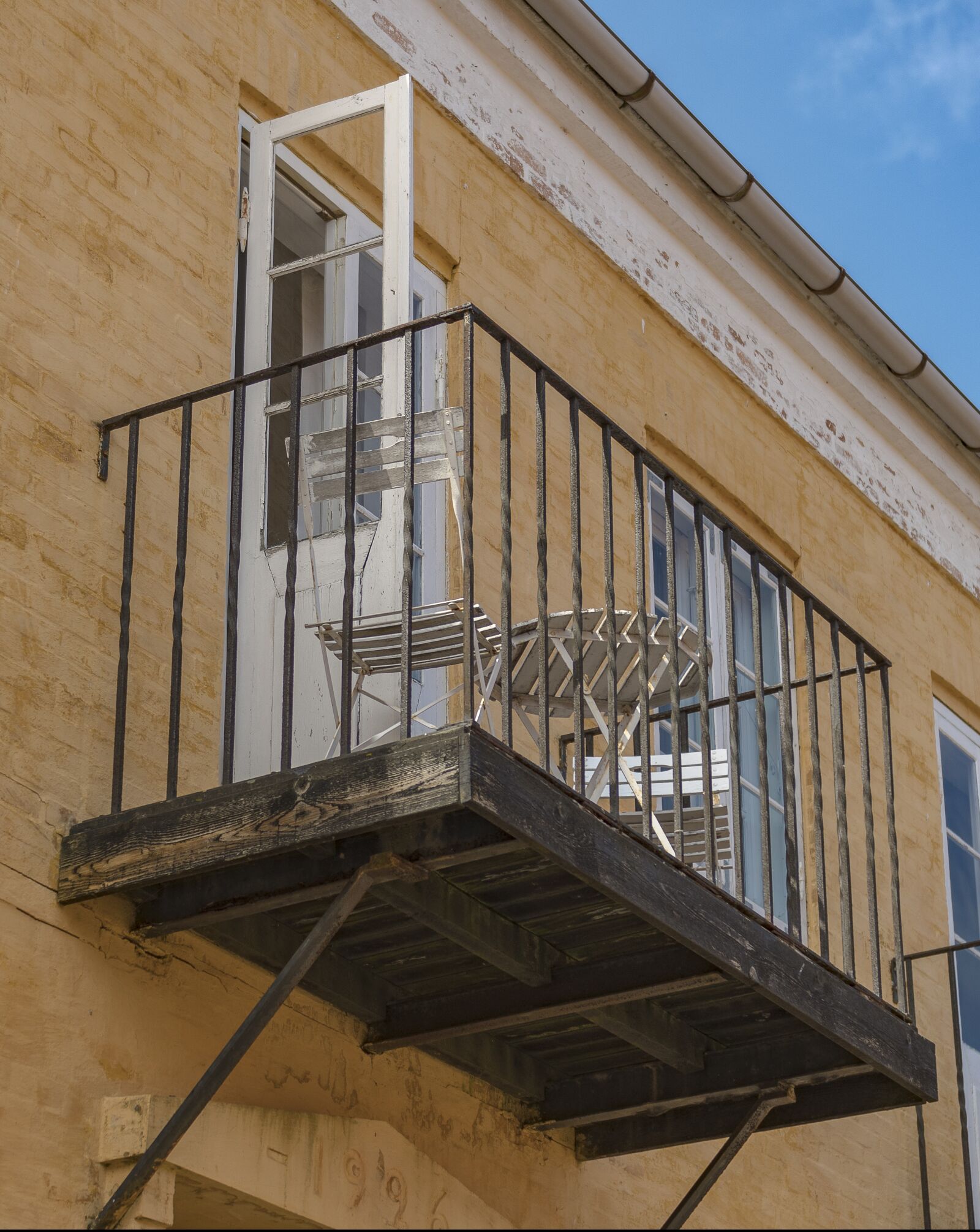 Nikon D500 sample photo. Balcony, table, chair photography