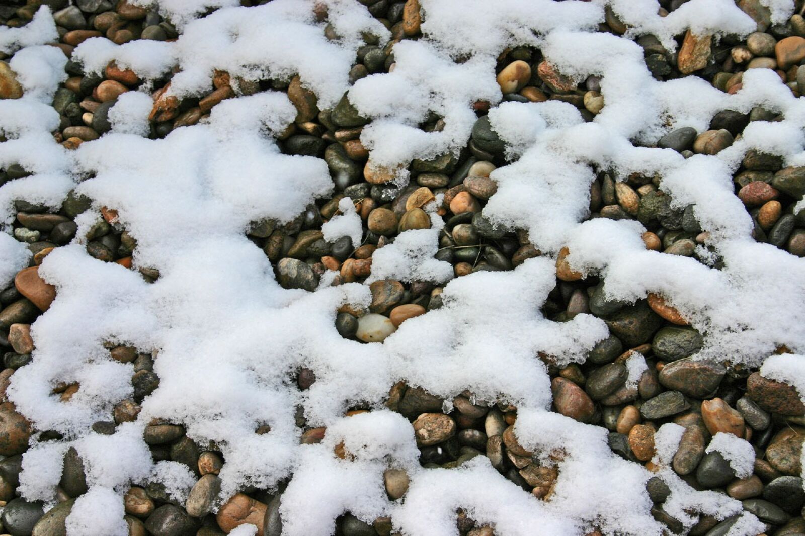 Canon EOS 300D (EOS Digital Rebel / EOS Kiss Digital) sample photo. Rocks, snow, white photography