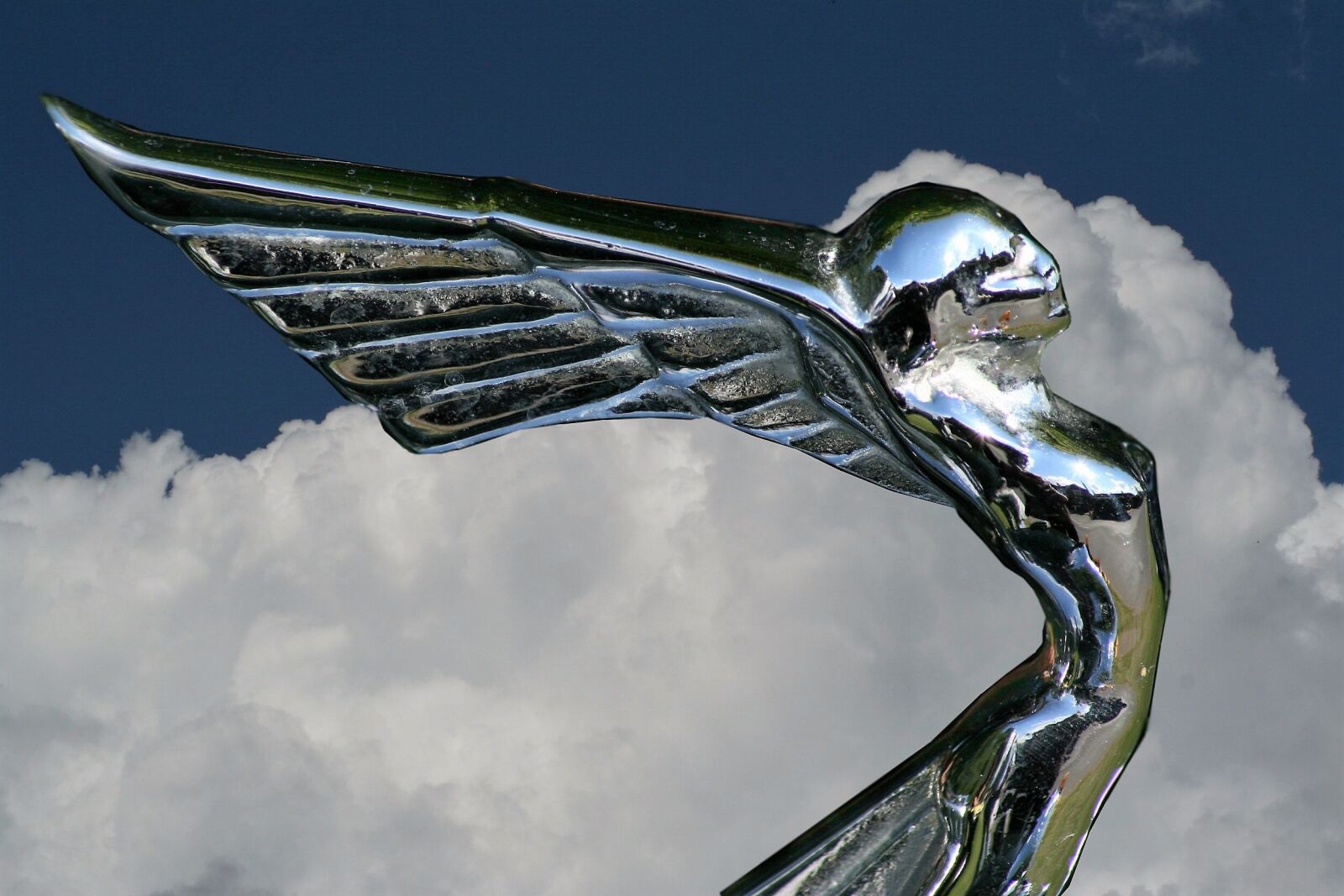 Canon EOS 350D (EOS Digital Rebel XT / EOS Kiss Digital N) sample photo. Car mascot, flying lady photography