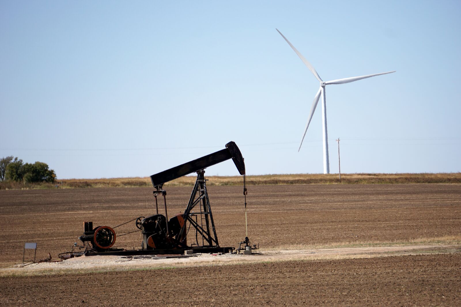 Sony E 55-210mm F4.5-6.3 OSS sample photo. Pumpjack, oklahoma, oil photography