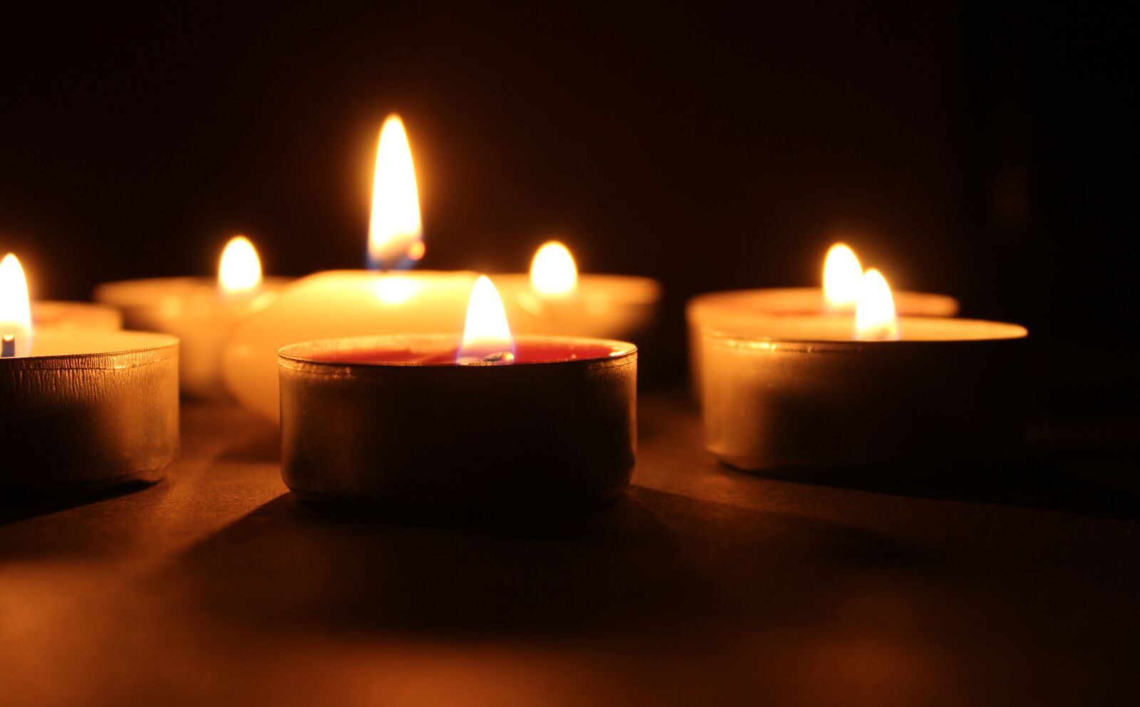 Canon EOS 1200D (EOS Rebel T5 / EOS Kiss X70 / EOS Hi) sample photo. Candles, flames, mood photography