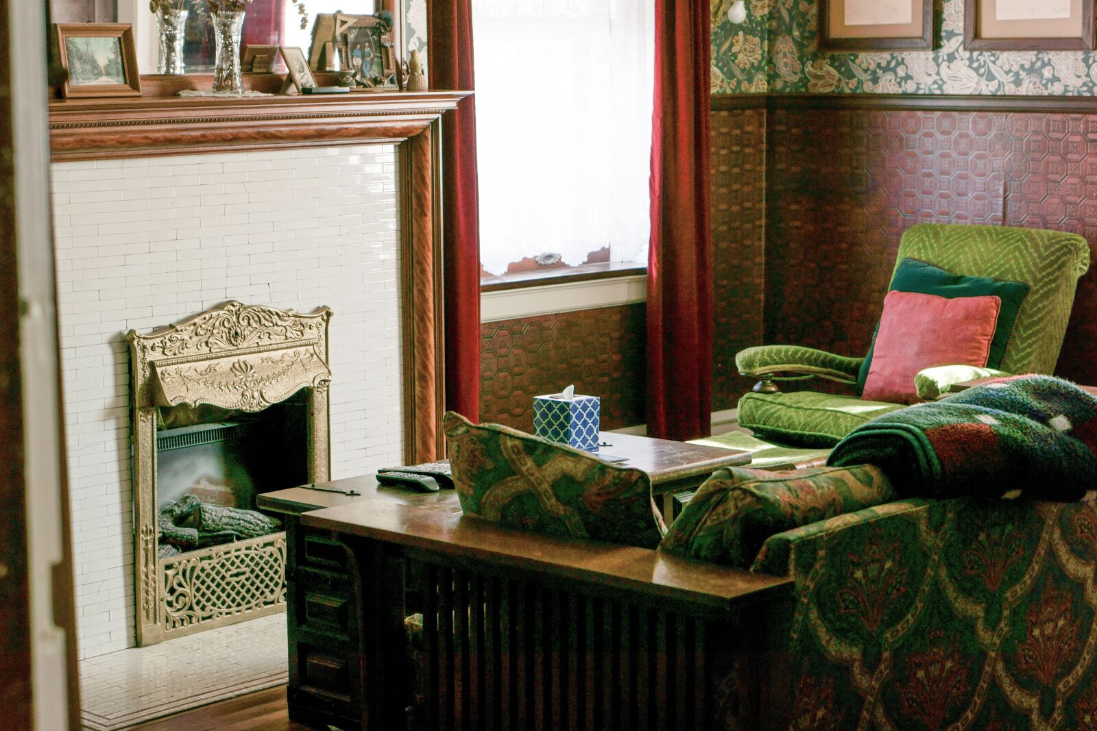 E 50mm F1.8 OSS sample photo. Fireplace, living room, living photography