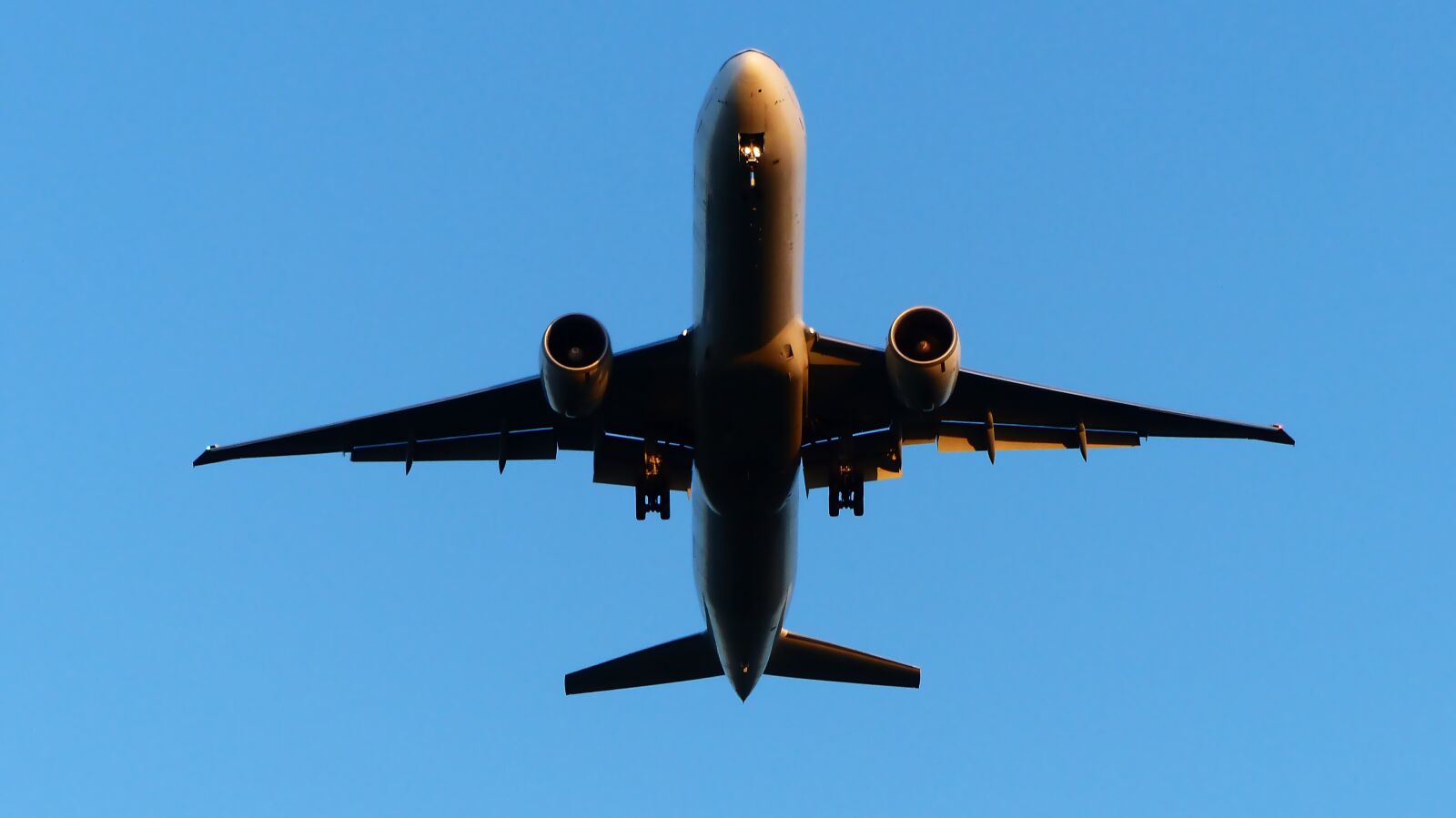 Panasonic Lumix DMC-FZ200 sample photo. Transport, aircraft, flight photography