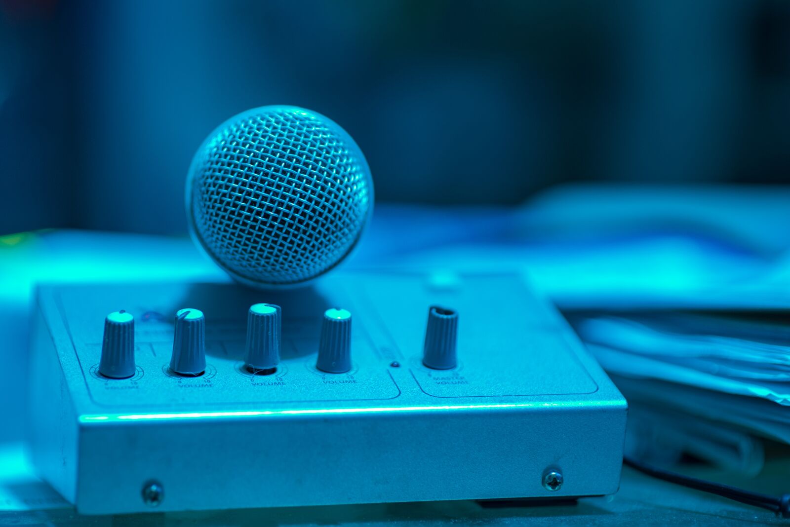 Nikon D600 sample photo. Microphone, singing, music photography