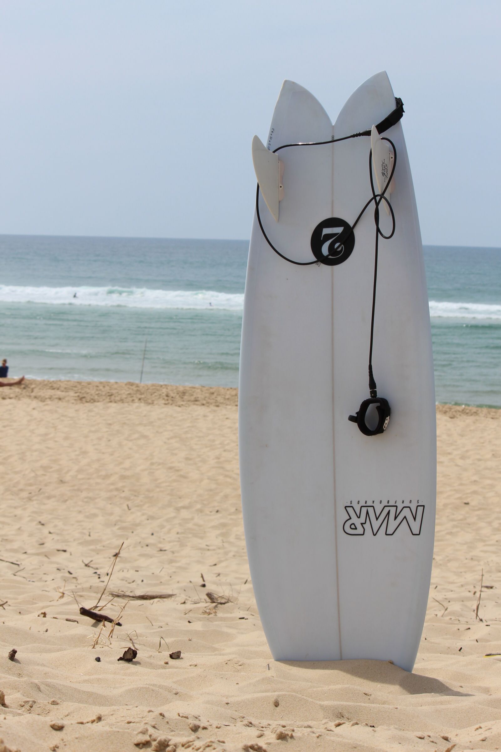 Canon EOS 700D (EOS Rebel T5i / EOS Kiss X7i) sample photo. Surfboard, beach, surfer photography