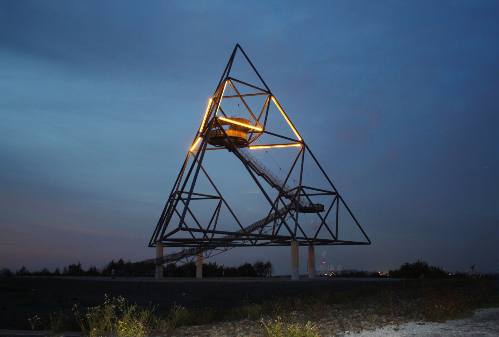 Canon EOS 450D (EOS Rebel XSi / EOS Kiss X2) sample photo. Tetrahedron, bottrop germany, dump photography