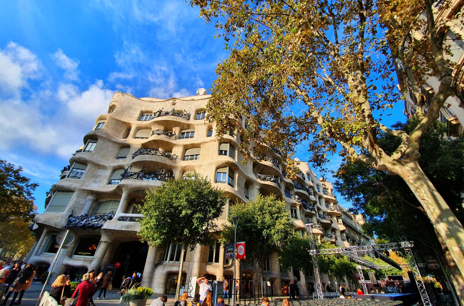 Samsung Galaxy S10 sample photo. Barcelona, spain, gaudi photography