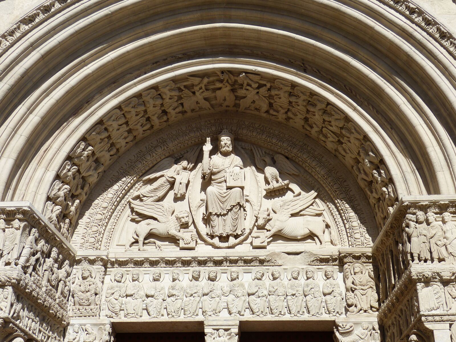 Panasonic Lumix DMC-FZ150 sample photo. Arles, cathedral, facade photography