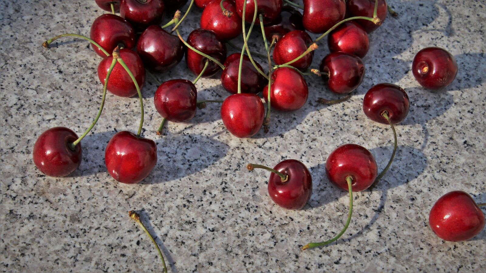 Canon EOS 80D sample photo. Sour, red, stone photography