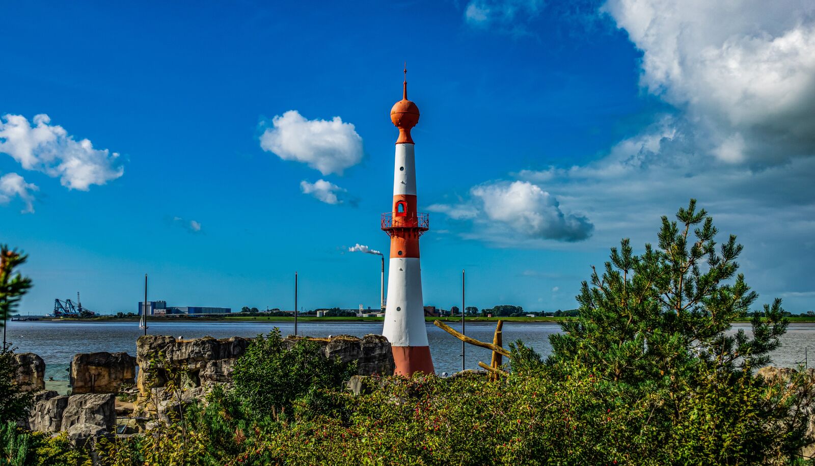 Sony Cyber-shot DSC-RX10 III sample photo. Lighthouse, bremerhaven, architecture photography