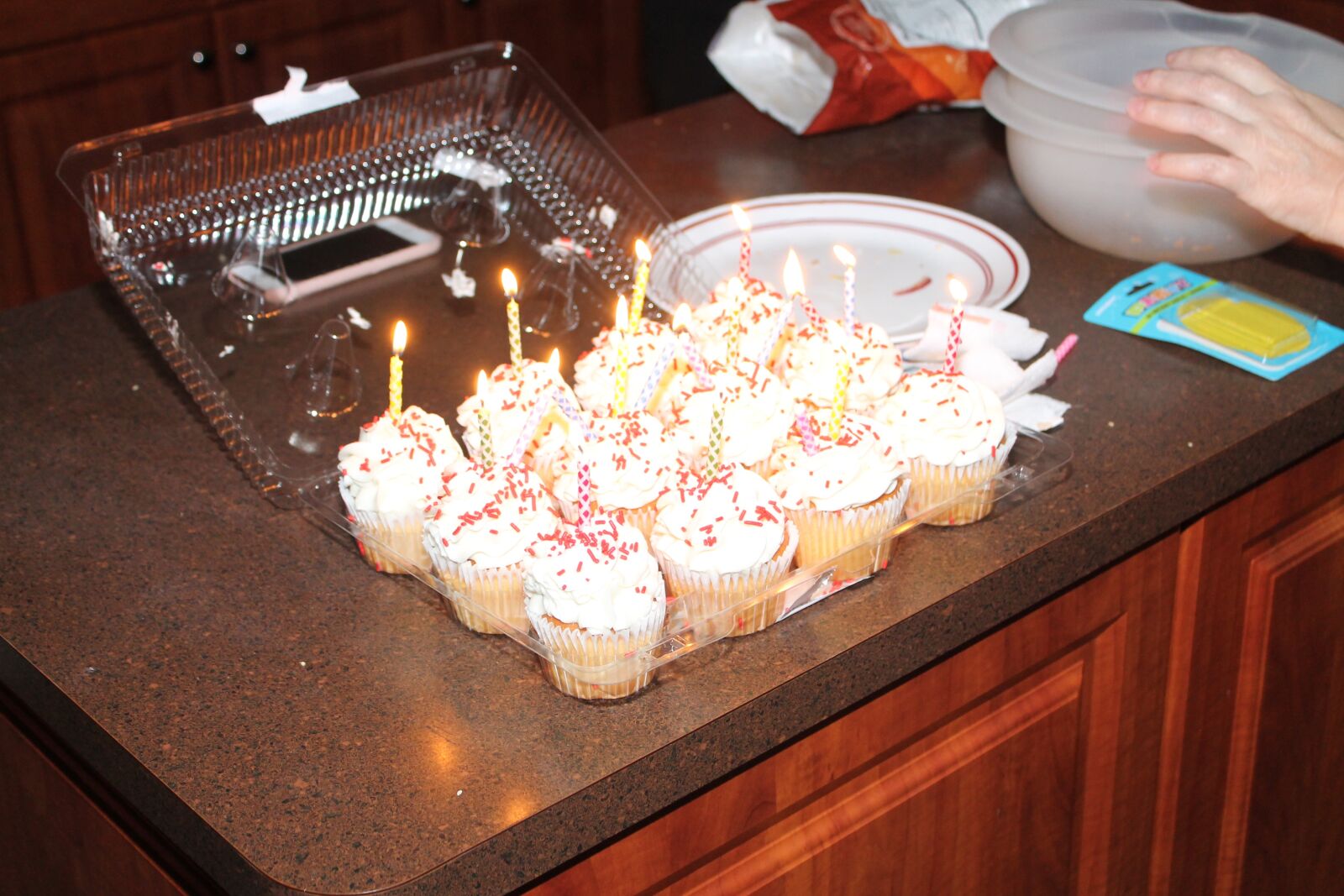 Canon EOS 1100D (EOS Rebel T3 / EOS Kiss X50) sample photo. Cupcakes, birthday, candles photography