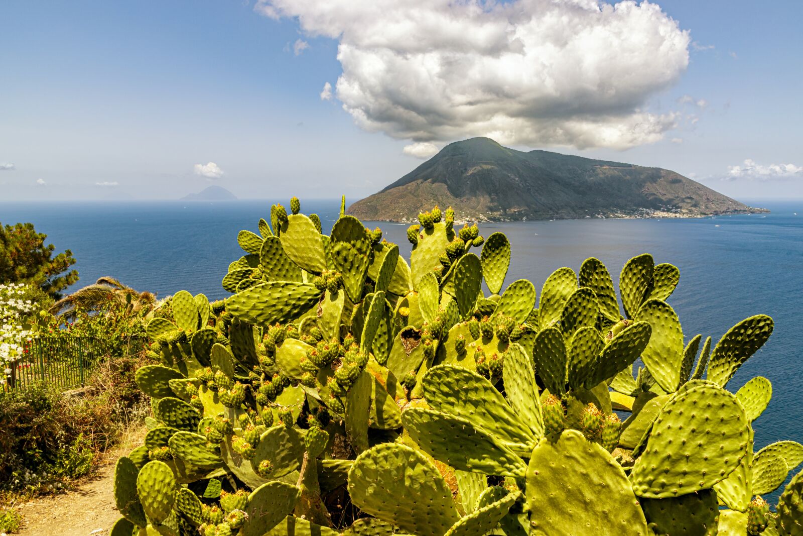 Canon EF 24-105mm F4L IS II USM sample photo. Aeolian islands, sicily, landscape photography