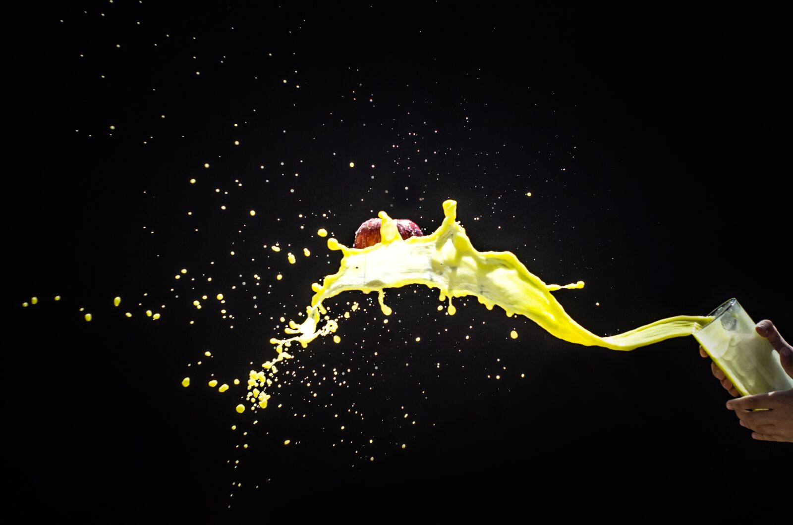 Nikon D7000 sample photo. Splash, apple, glass photography