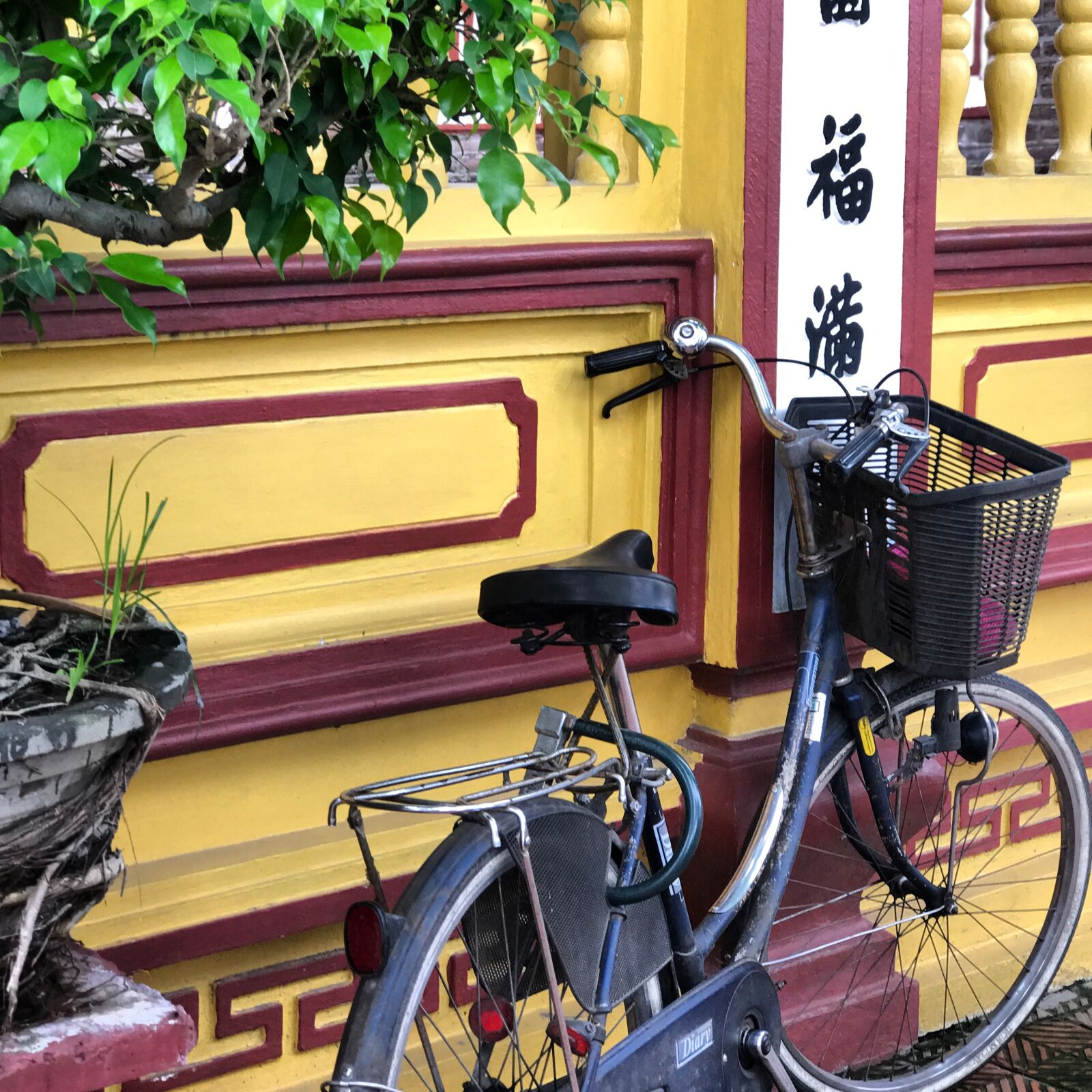 iPhone 7 Plus back dual camera 6.6mm f/2.8 sample photo. Asia, bicycle photography
