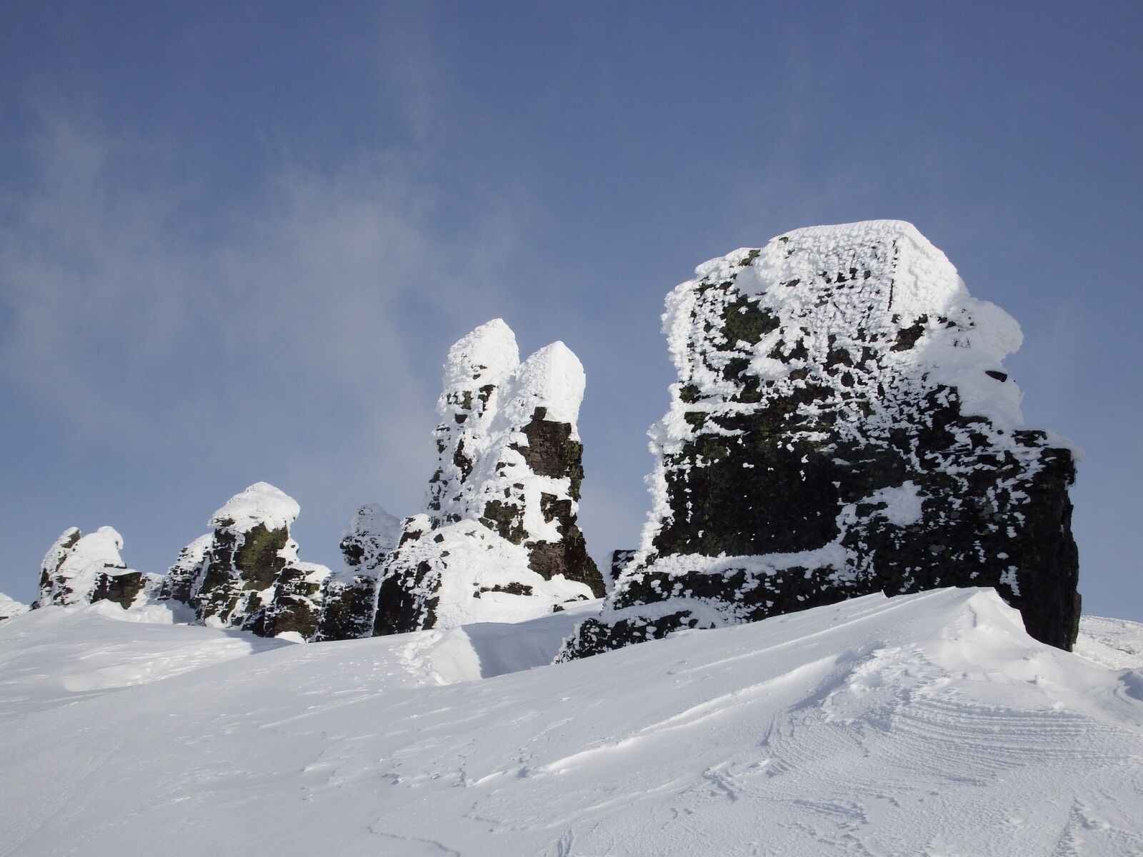 Fujifilm FinePix S1 sample photo. Mountains, ridge, winter photography