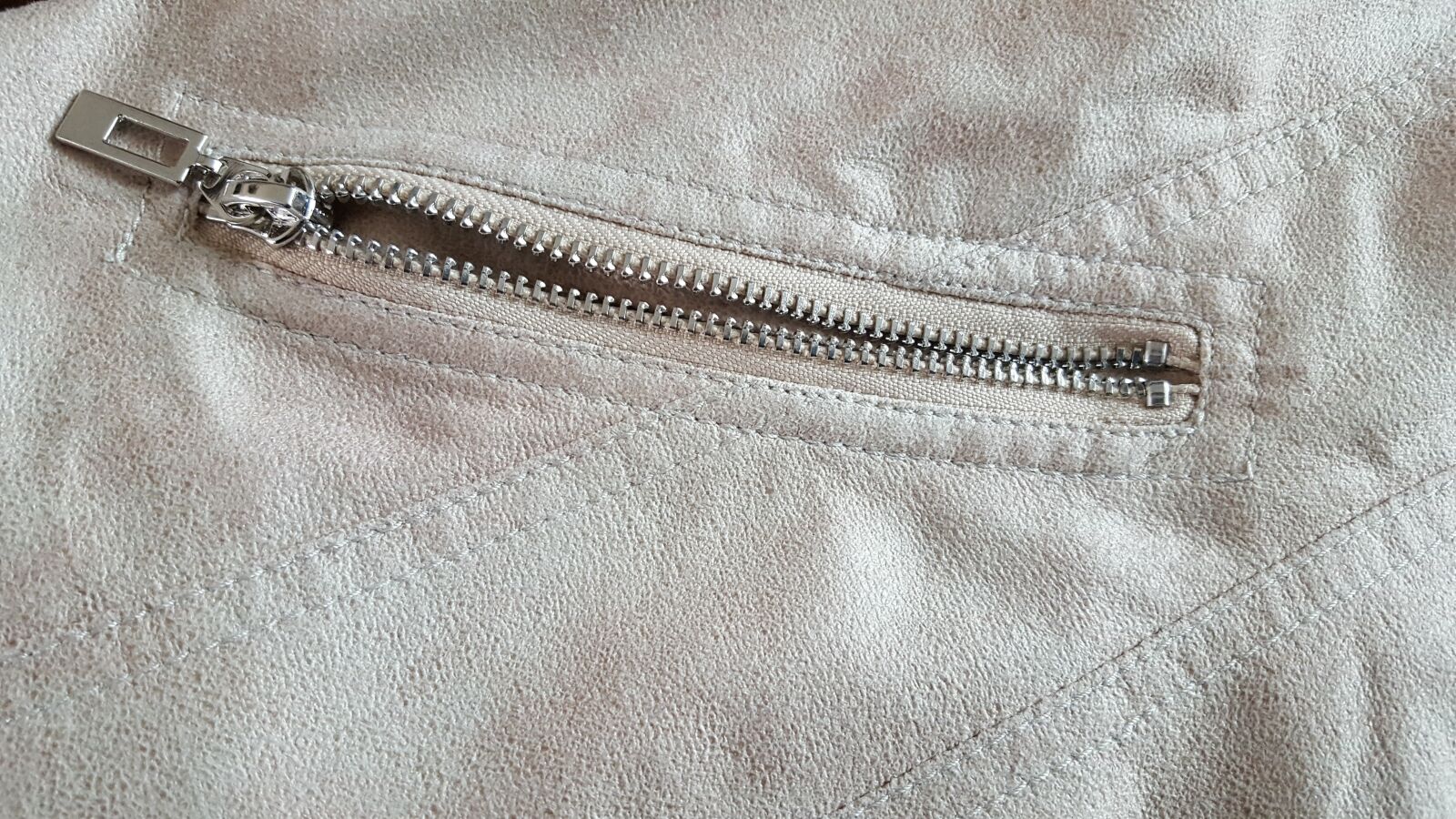 Samsung Galaxy S6 sample photo. Zipper, cloth, beige photography