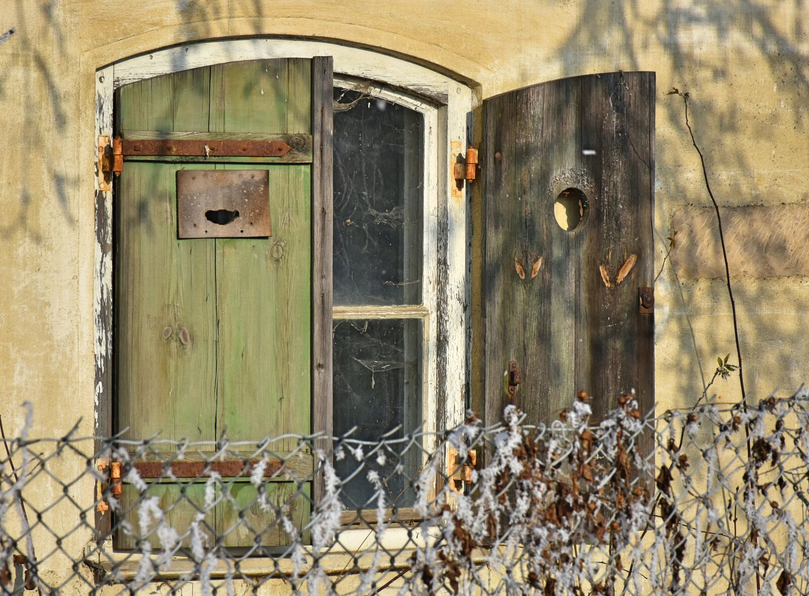 Nikon D7200 sample photo. Window, shutters, wood photography