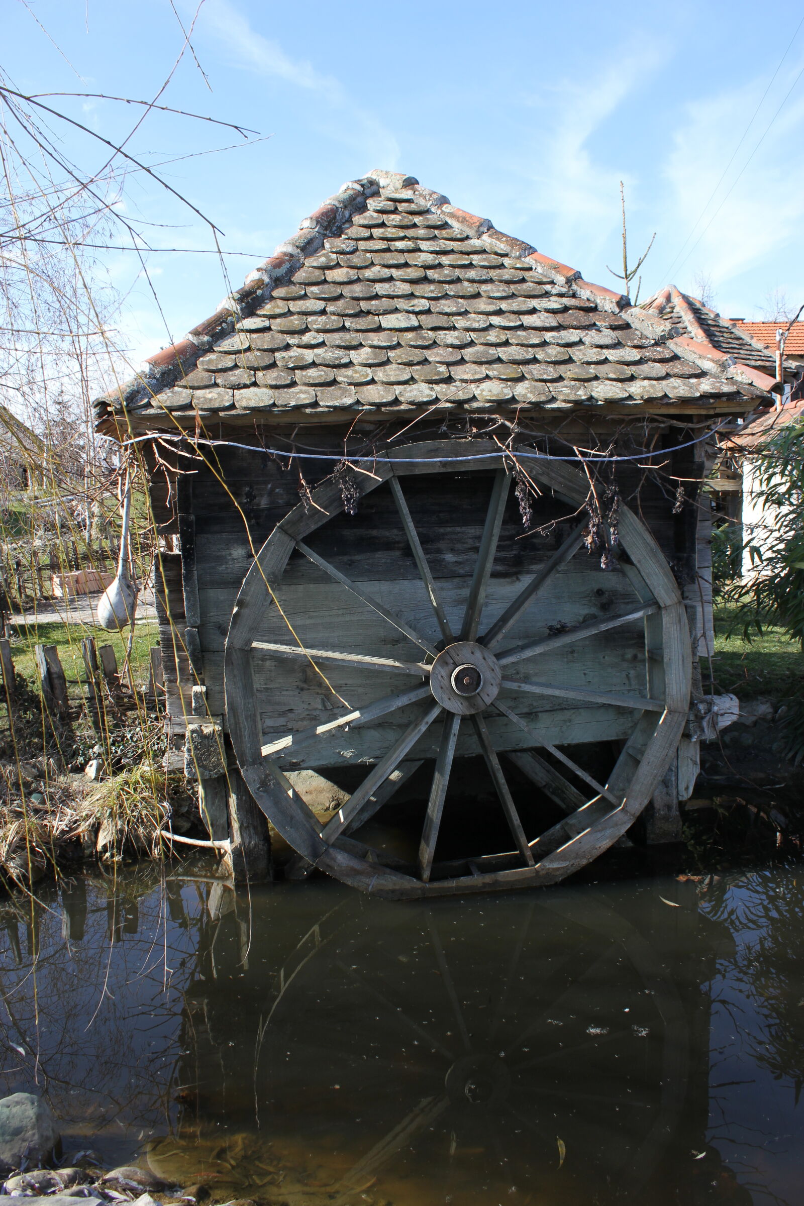 Canon EOS 550D (EOS Rebel T2i / EOS Kiss X4) + Canon EF-S 18-55mm F3.5-5.6 IS sample photo. Etho, serbia, water, mill photography