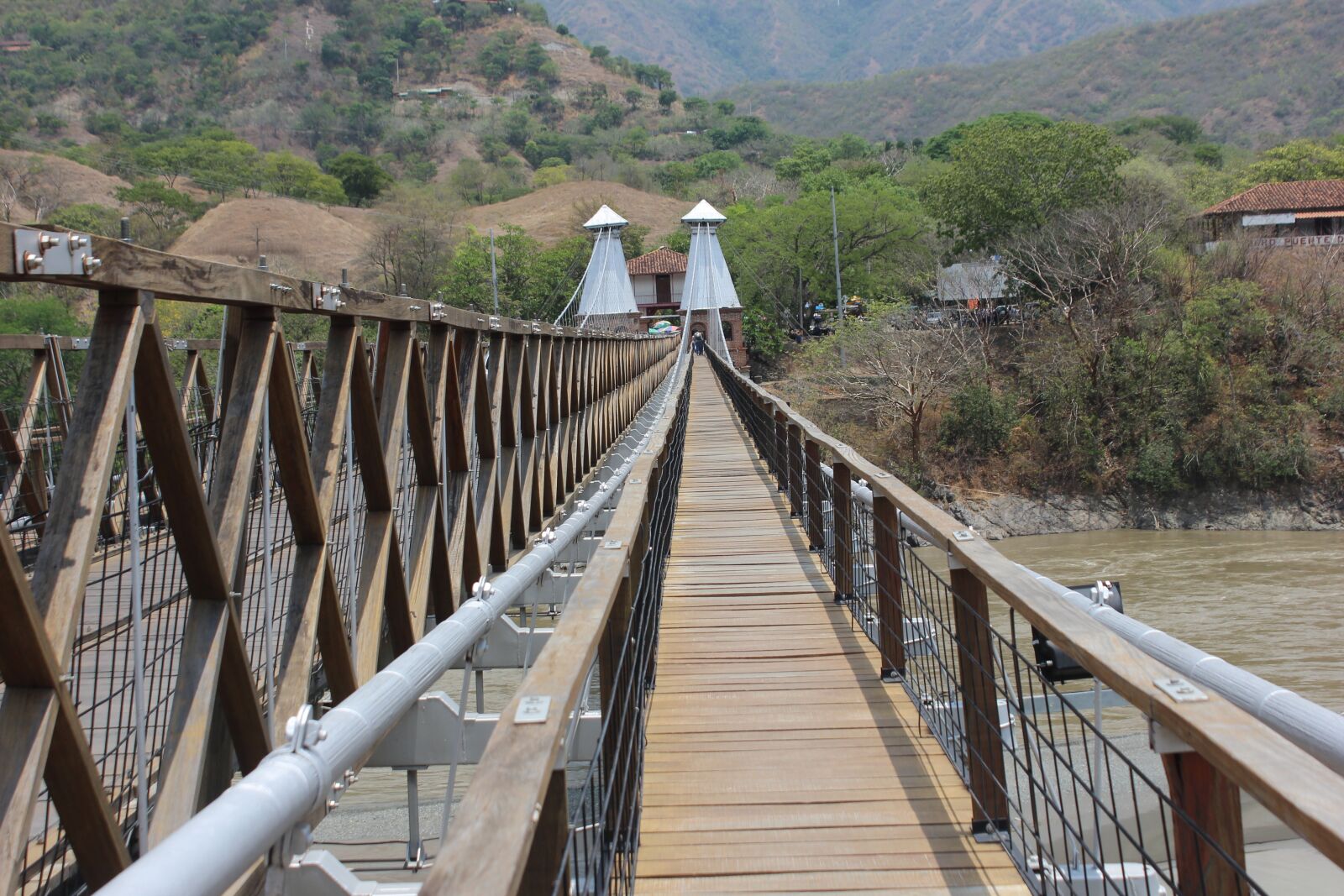 Canon EOS 600D (Rebel EOS T3i / EOS Kiss X5) sample photo. Bridge, river, panorama photography