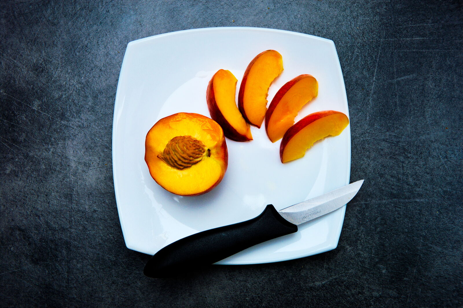 Nikon D3200 sample photo. Slices, of, ripe, apple photography