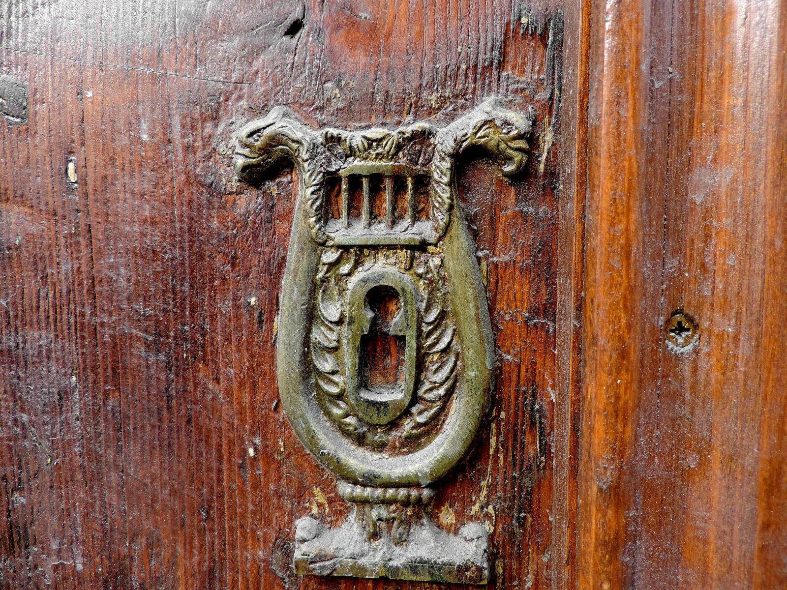 Nikon Coolpix P520 sample photo. Front door, old, iron photography