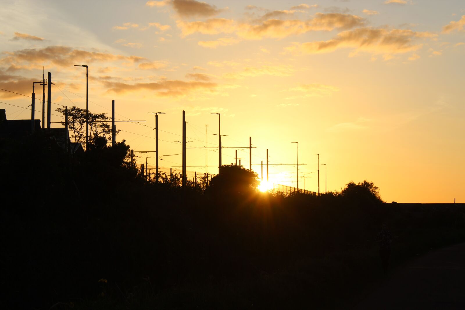 Canon EOS 4000D (EOS Rebel T100 / EOS 3000D) sample photo. Sunset, railway, sky photography
