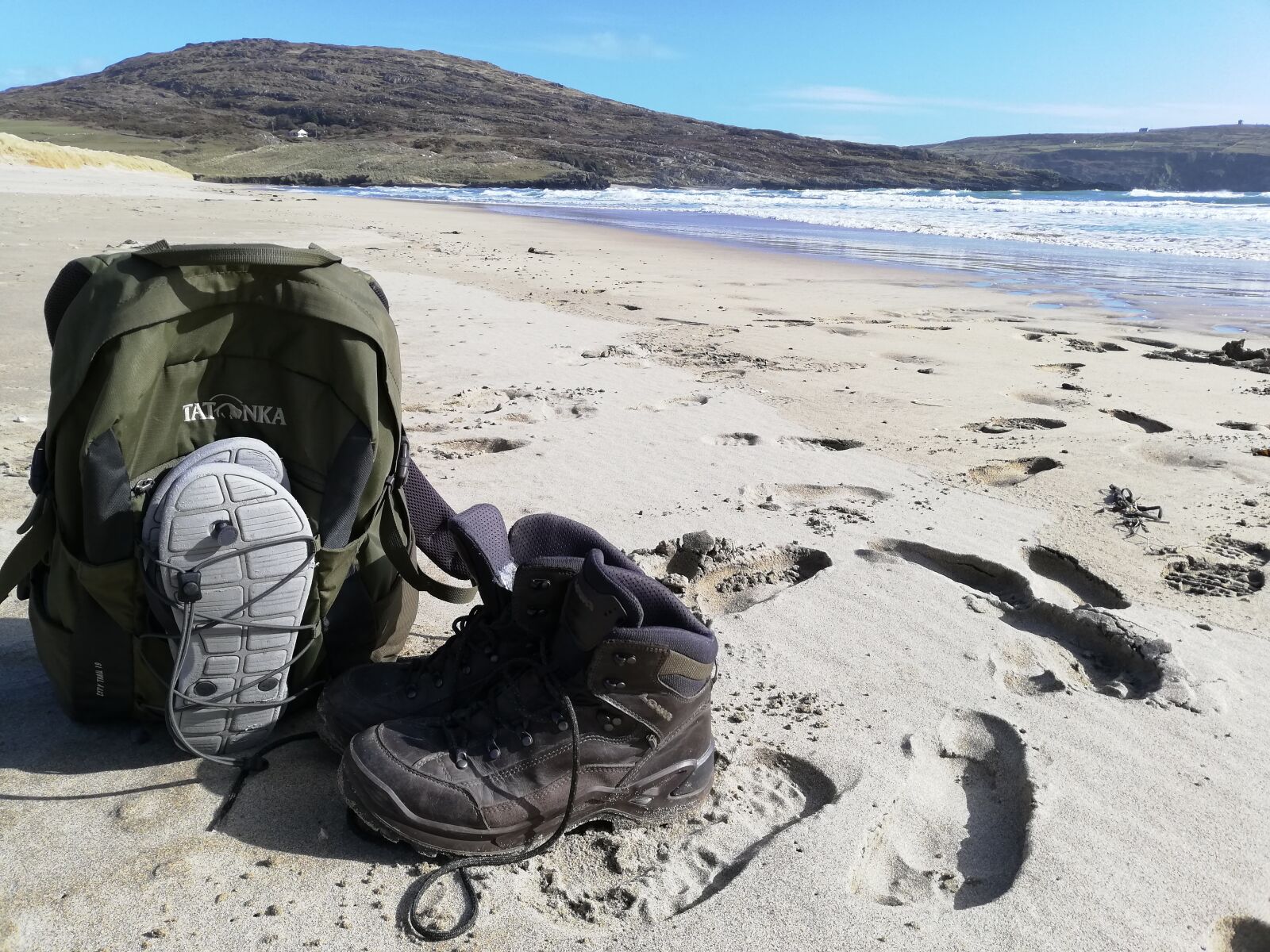 HUAWEI P20 lite sample photo. Backpacker, backpack, beach photography
