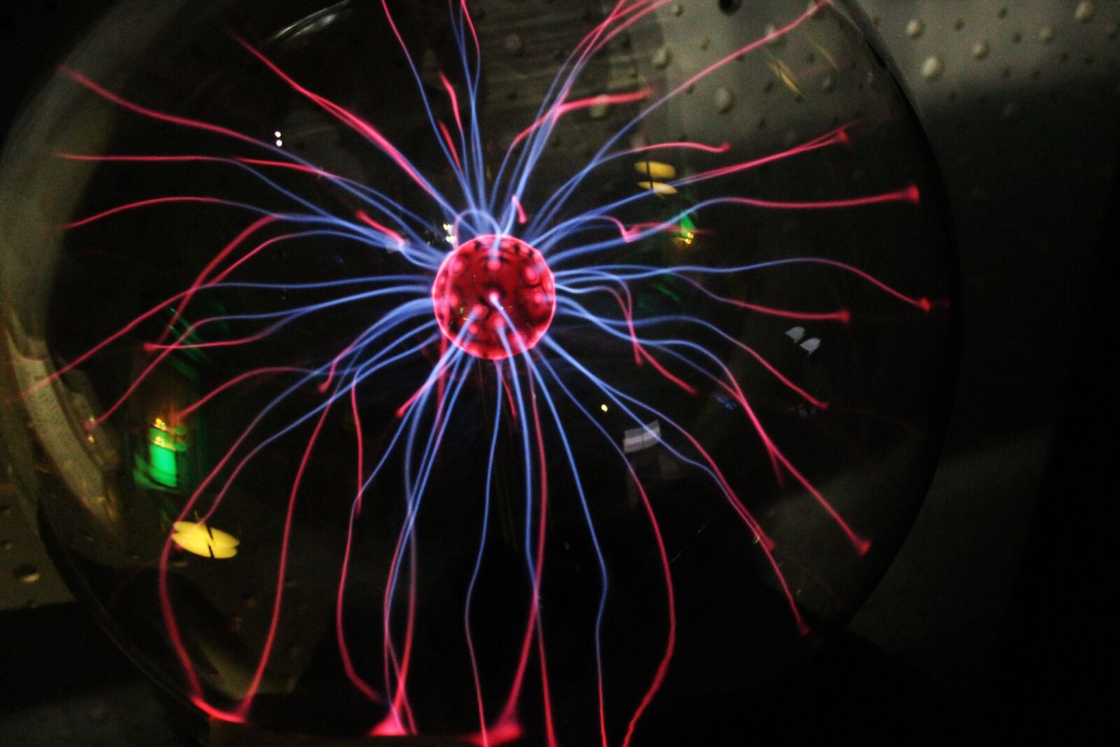 Canon EOS 600D (Rebel EOS T3i / EOS Kiss X5) sample photo. Electricity, glass ball, colors photography