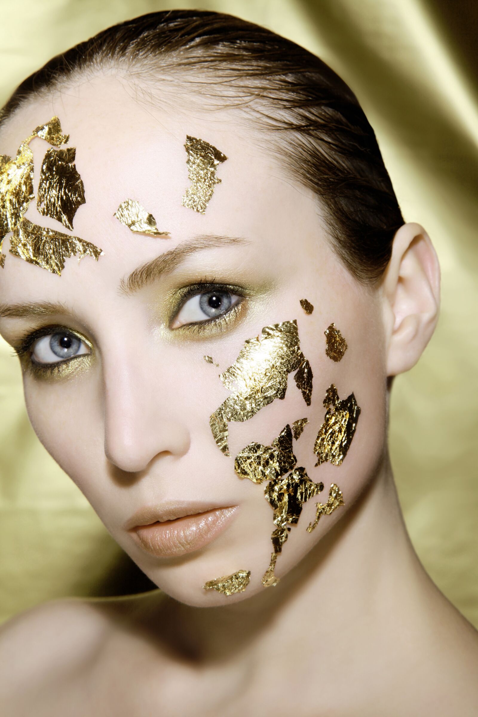 Canon EOS 5D Mark II sample photo. Golden, gold leaf, flakes photography